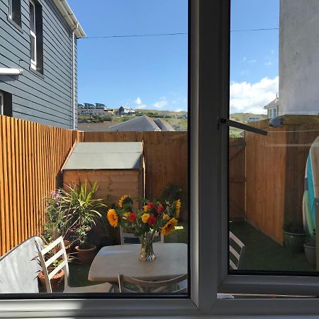 Flat Rocks, With Parking, 100M From Beach Apartamento Perranporth Exterior foto