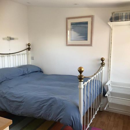 Flat Rocks, With Parking, 100M From Beach Apartamento Perranporth Exterior foto