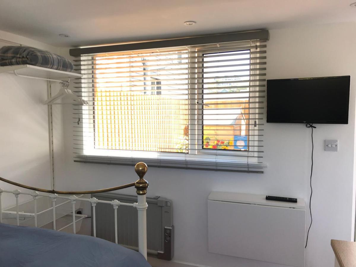 Flat Rocks, With Parking, 100M From Beach Apartamento Perranporth Exterior foto