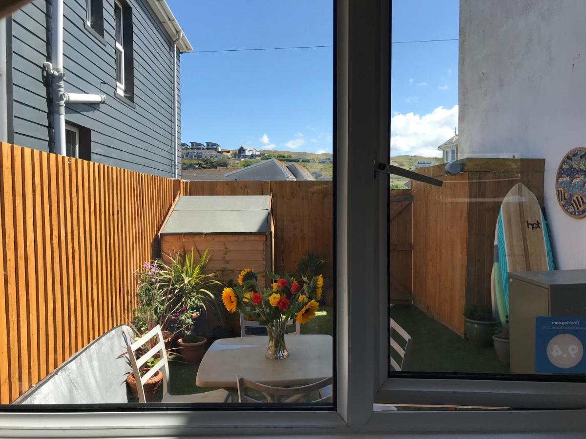 Flat Rocks, With Parking, 100M From Beach Apartamento Perranporth Exterior foto