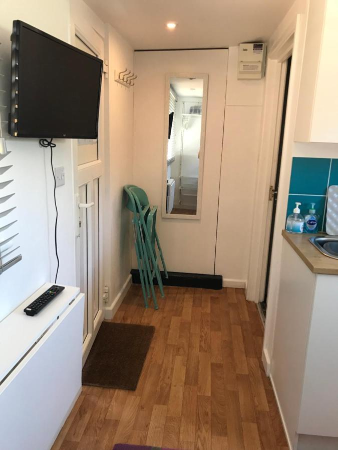 Flat Rocks, With Parking, 100M From Beach Apartamento Perranporth Exterior foto